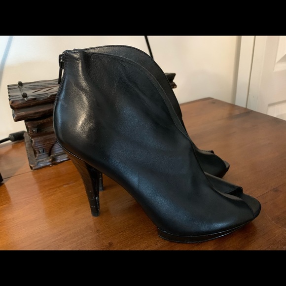 Black open toed high heel - Picture 3 of 8